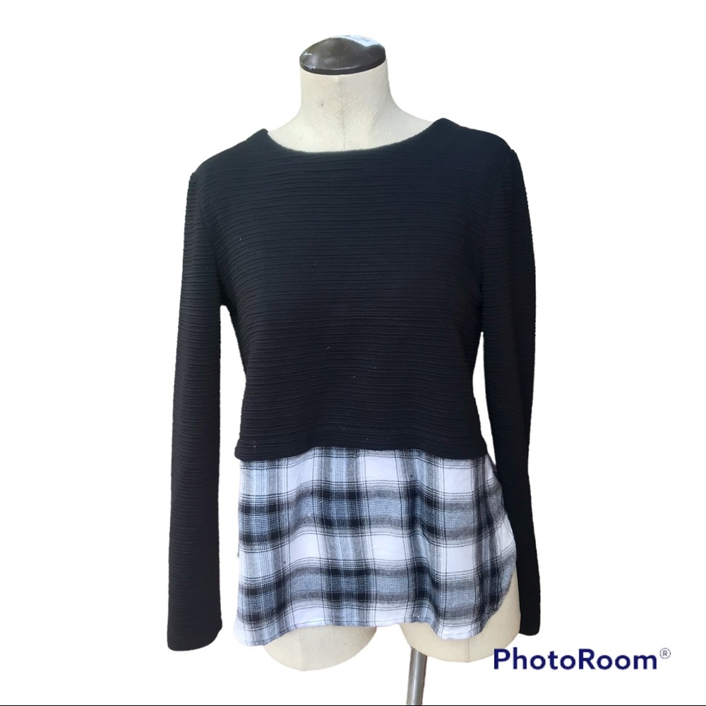 Romeo and Juliet Couture Plaid Shirttail Mixed Media Long Sleeve Top